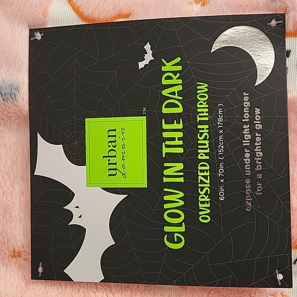 HALLOWEEN glow in the dark throw - Picture 2 of 4